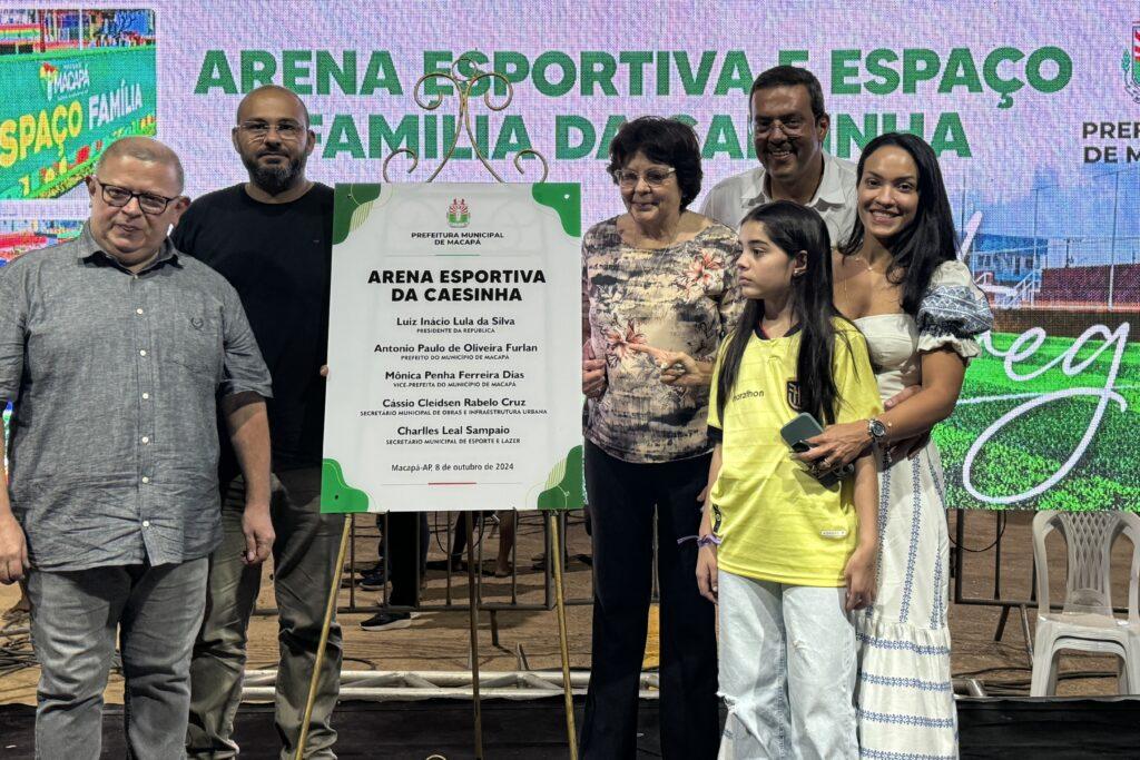 Prefeito Furlan esconde secretário de obras Cássio Cruz durante entrega de arena esportiva