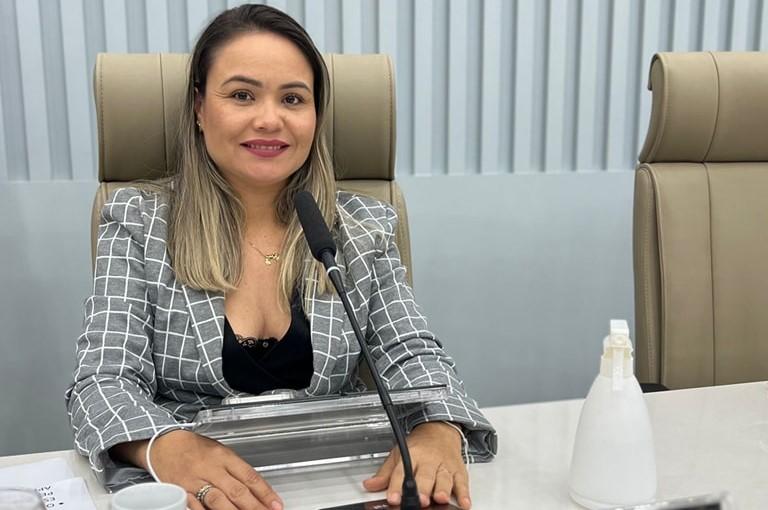 Falta de ônibus no Amazonas: deputada Liliane Abreu busca solução para moradores