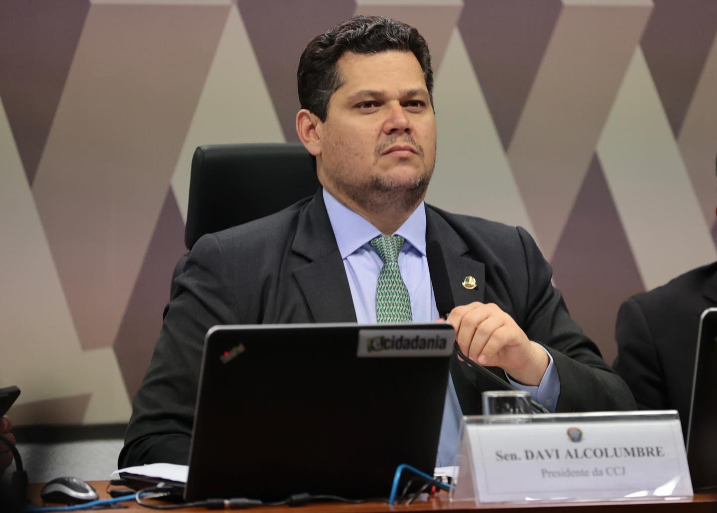 Senador Davi participa de entrega de equipamentos para municípios amapaenses