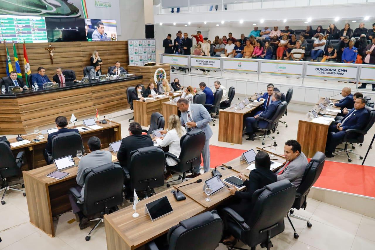 Macapá: Câmara aprova lei que proíbe uso de celulares em escolas