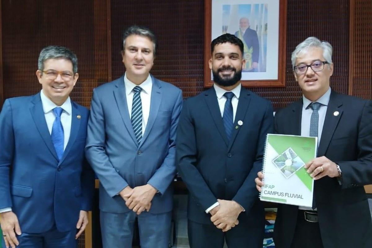 Randolfe Rodrigues articula apoio ministerial para campus fluvial pioneiro do Ifap