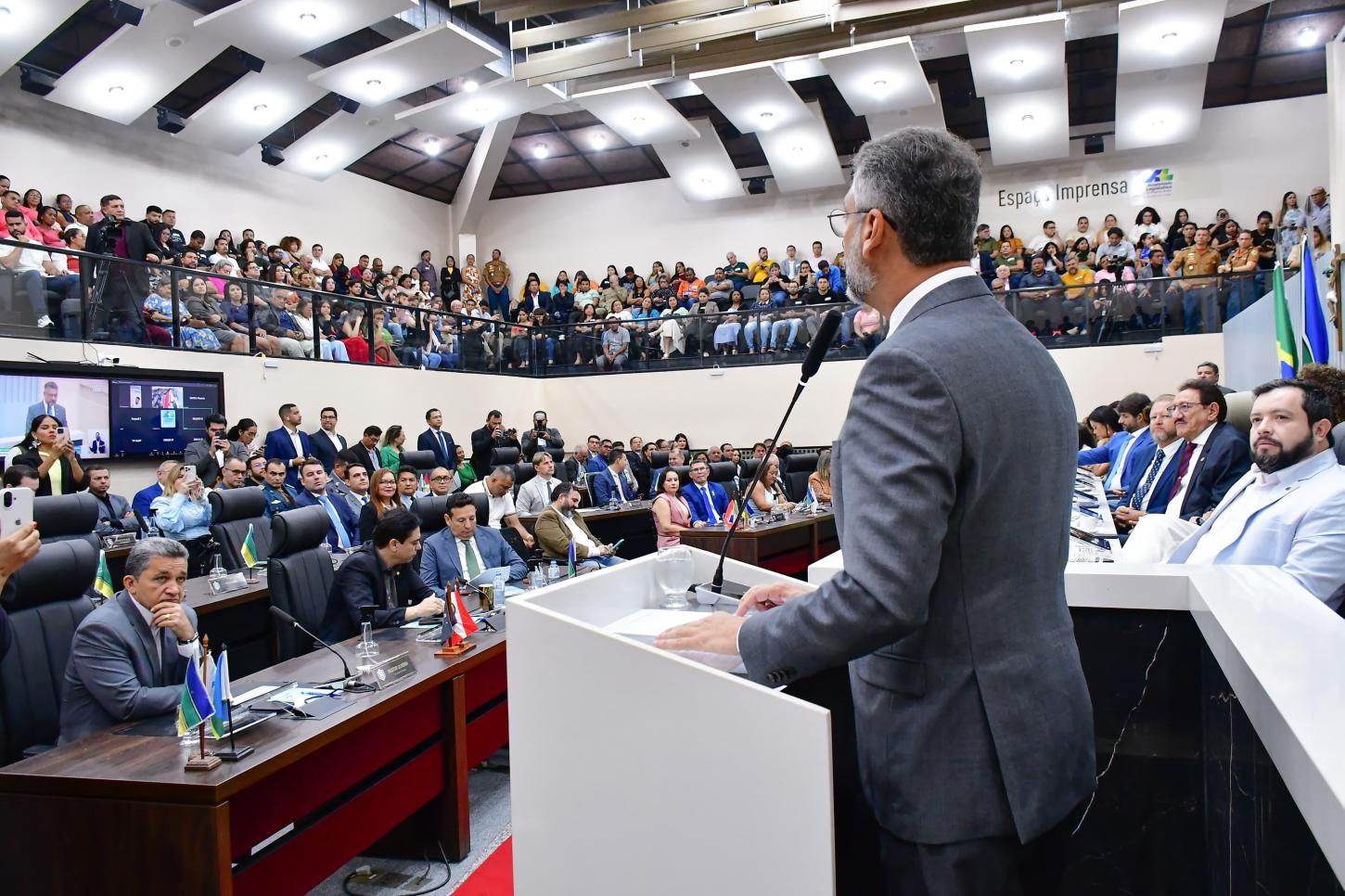 Governador Clécio abre ano legislativo defendendo resultados e união no Amapá