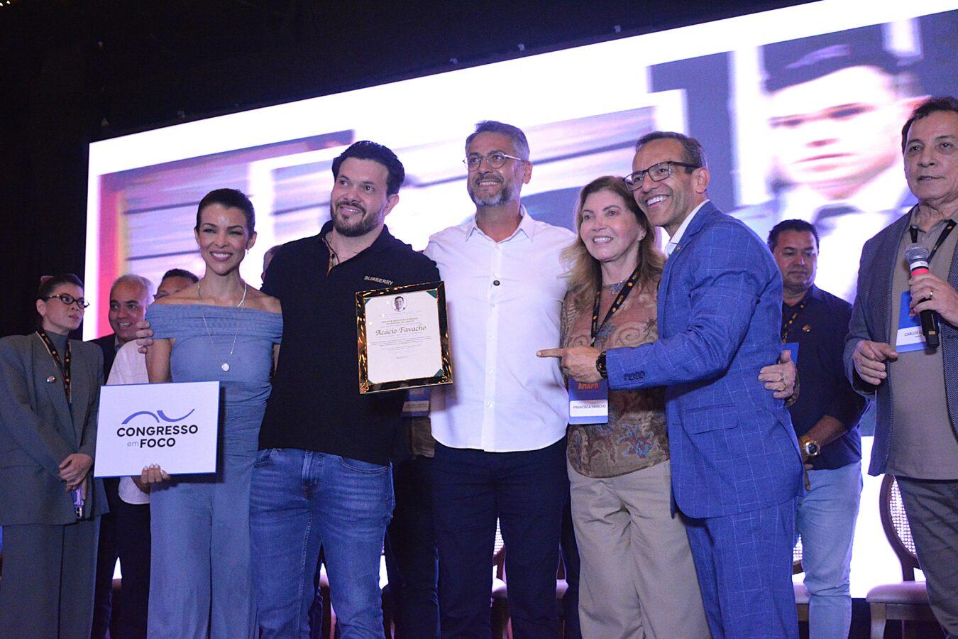 Prefeito em exercício Pedro DaLua anuncia energia solar em habitacionais de Macapá