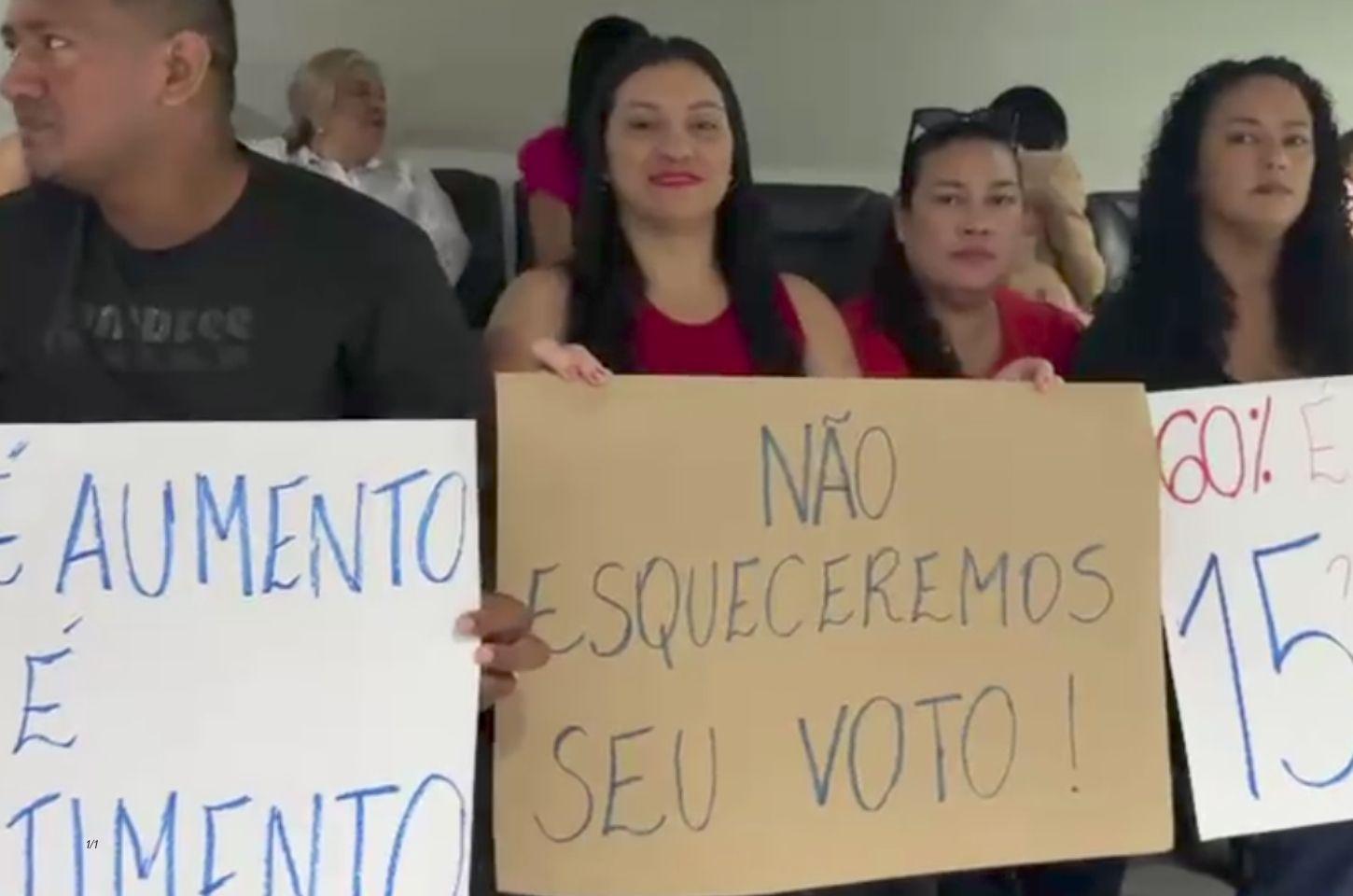 Servidores ocupam Câmara de Macapá e pressionam por votação favorável ao reajuste