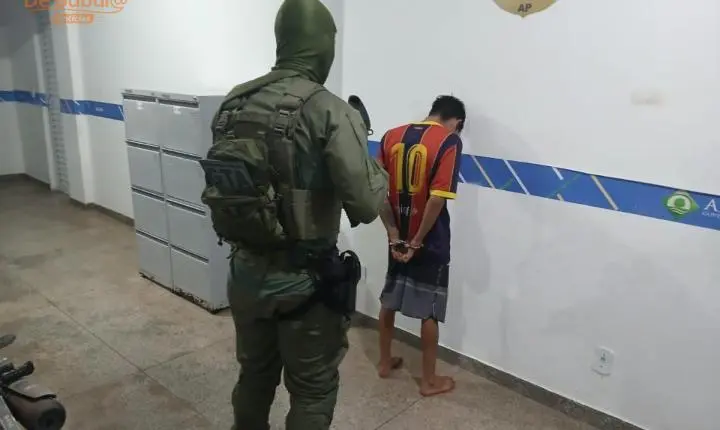 GTA prende foragido do Iapen com arma e objetos roubados após assalto em Santana